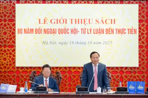 Tác giả Ngô Đức Mạnh chia sẻ tại Lễ giới thiệu cuốn sách "80 năm đối ngoại Quốc hội - Từ lý luận đến thực tiễn". (Ảnh: Phạm Thắng)