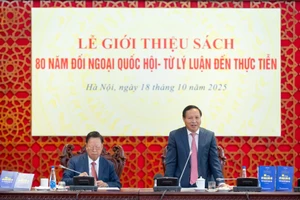Tác giả Ngô Đức Mạnh chia sẻ tại Lễ giới thiệu cuốn sách "80 năm đối ngoại Quốc hội - Từ lý luận đến thực tiễn". (Ảnh: Phạm Thắng)