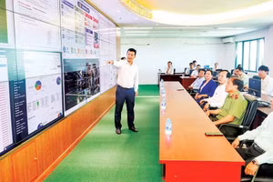 Lãnh đạo tỉnh Vĩnh Long kiểm tra vận hành Trung tâm giám sát, điều hành đô thị thông minh.