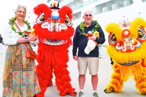 Du khách quốc tế đến Hạ Long, Quảng Ninh trong ngày mồng 1 Tết Bính Ngọ.