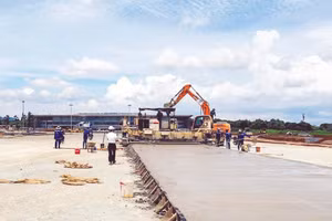 Trên công trường dự án tại Cảng hàng không quốc tế Liên Khương.