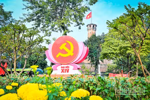 Hình ảnh Thủ đô Hà Nội rực rỡ đón chào Đại hội XIV của Đảng. (Ảnh BẢO LONG)