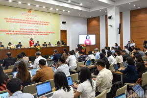 Quang cảnh họp báo công bố Nghị quyết của Hội đồng Bầu cử quốc gia về kết quả bầu cử và danh sách những người trúng cử đại biểu Quốc hội khóa XVI, ngày 21/3/2026. (Ảnh: DUY LINH)