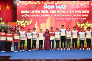 Tuyên dương vận động viên tiêu biểu. 