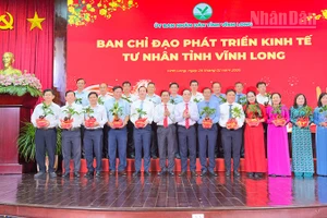 Ra mắt Ban Chỉ đạo phát triển kinh tế tư nhân tỉnh Vĩnh Long. 