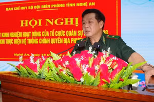 Thiếu tướng Đỗ Ngọc Toàn, Cục trưởng Cục Cửa khẩu (Bộ Tư lệnh Bộ đội Biên phòng) phát biểu chỉ đạo hội nghị.