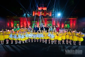 Các đồng chí lãnh đạo Đảng, Nhà nước và thành phố Hà Nội tham dự Lễ khai mạc Festival Thăng Long-Hà Nội 2025.
