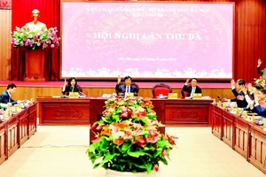 Ban Chấp hành Đảng bộ Thành phố Hà Nội biểu quyết thông qua hội nghị lần thứ ba, trong đó có Quy định mới về công tác cán bộ.