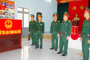 Đoàn công tác kiểm tra công tác chuẩn bị bầu cử tại Tiểu đoàn 303, Trung đoàn 584.