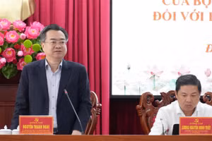 Đồng chí Nguyễn Thanh Nghị, Trưởng đoàn kiểm tra, giám sát số 26 của Bộ Chính trị, Ban Bí thư phát biểu tại hội nghị.