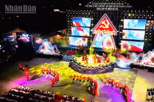 Chương trình nghệ thuật chào mừng kỷ niệm 51 năm ngày giải phóng Phú Yên.