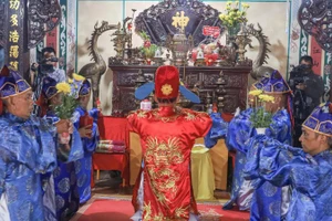 Các bô lão Đình Lạc Giao thực hiện nghi thức Tế lễ Xuân Bính Ngọ 2026.