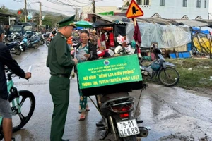 "Tiếng loa Biên phòng" được cán bộ, chiến sĩ Đồn Biên phòng Xuân Hòa tuyên truyền đến nhiều khu dân cư trên địa bàn.