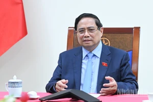 Thủ tướng Phạm Minh Chính điện đàm với Thủ tướng Thái Lan Anutin Charnvirakul. (Ảnh: Trần Hải)