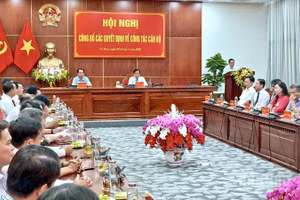 Quang cảnh Hội nghị công bố các quyết định về nhân sự tại Cà Mau chiều 3/4.