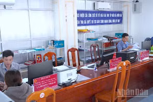 Một góc Trung tâm Phục vụ hành chính công xã Tân Thuận (tỉnh Cà Mau), nơi nhiều việc nhưng biên chế hiện tại mới lấp đầy 50%.