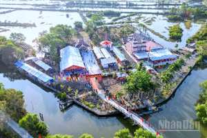 Một góc Di tích lịch sử quốc gia Trận Giồng Bốm (thuộc xã Phong Thạnh, tỉnh Cà Mau) ngày nay nhìn từ trên cao. 