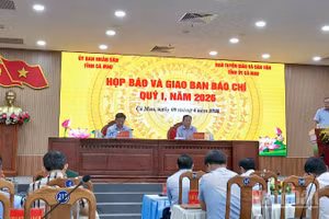 Quang cảnh buổi họp báo vào sáng 9/4.