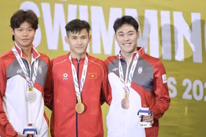 Kình ngư Phạm Thanh Bảo thi đấu xuất sắc, mang về tấm HCV nội dung 200m ếch nam với thành tích 2 phút 12,81 giây. Ảnh: TTXVN phát