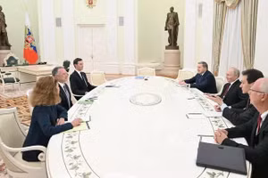 Tổng thống Nga Vladimir Putin tiếp Đặc phái viên Mỹ Steve Witkoff tại Moskva. (Ảnh: RIA)