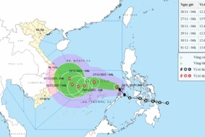 Hướng di chuyển của bão số 15 lúc 06 giờ ngày 26/11. Ảnh: TTXVN phát
