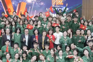 Màu xanh áo lính hòa cùng cờ đỏ sao vàng: Sinh viên Đại học Đại Nam với “Tổ quốc trong tim”