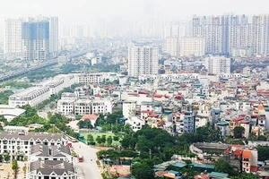 Ô nhiễm không khí do bụi mịn tại Hà Nội nhiều thời điểm vượt ngưỡng an toàn. (Ảnh: NAM NGUYỄN)