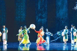 Một cảnh trong vở Ballet Kiều lấy cảm hứng từ kiệt tác Truyện Kiều của Đại thi hào Nguyễn Du. (Ảnh: THÚY MINH)