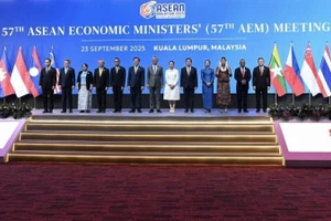 Các đại biểu chụp ảnh tại Hội nghị Bộ trưởng Kinh tế ASEAN (AEM) lần thứ 57, diễn ra ngày 23/9 tại Malaysia. (Ảnh: ASEAN.ORG)