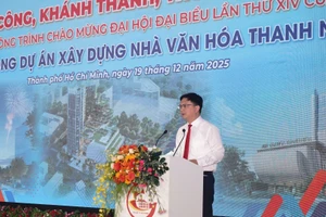 Phó Chủ tịch Ủy ban nhân dân Thành phố Hồ Chí Minh phát biểu tại lễ khởi công. (Ảnh: THẾ ANH)