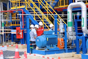 Kiểm tra thiết bị tại Nhà máy điện Nhơn Trạch 3-4.