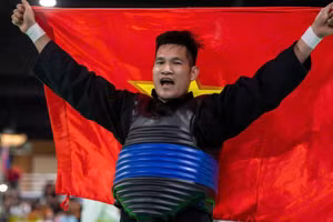 Nguyễn Duy Tuyến đoạt HCV Pencak silat hạng 90kg.