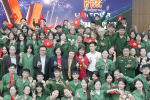 Màu xanh áo lính hòa cùng cờ đỏ sao vàng: Sinh viên Đại học Đại Nam với “Tổ quốc trong tim”