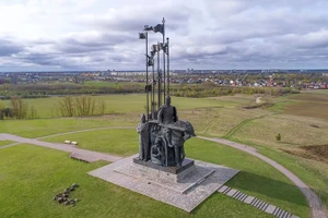 Tượng đài "Trận chiến trên băng" tưởng nhớ vị chỉ huy Alexander Nevsky.