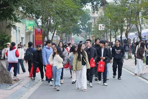 Chương trình nhận được sự quan tâm của đông đảo sinh viên và học sinh.