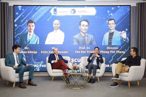 Tọa đàm với chủ đề Thu hẹp khoảng cách kỹ năng trong ngành bán dẫn.