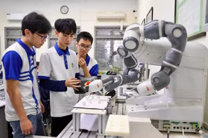 Giờ thực hành nghiên cứu khoa học của sinh viên Đại học Công nghệ (Đại học Quốc gia Hà Nội) (Ảnh: Ngọc Thành)