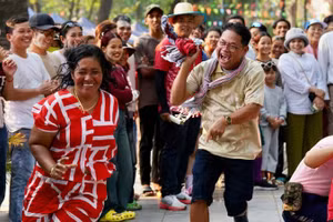 Người dân Campuchia vui đón năm mới. (Ảnh: AKP)