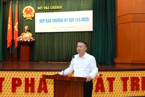 Thứ trưởng Tài chính Nguyễn Đức Chi chủ trì buổi họp báo thường kỳ tháng 10 của Bộ Tài chính.