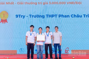 Đội 9 - Trường trung học phổ thông Phan Châu Trinh Đà Nẵng vừa xuất sắc giành giải Nhất tại Kỳ thi Olympic Tin học miền trung-Tây Nguyên lần thứ VII năm 2026. (Ảnh: ANH ĐÀO)