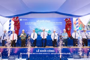 Khởi công Dự án mở rộng Nhà ga hành khách quốc tế Đà Nẵng với tổng vốn đầu tư gần 1.500 tỷ đồng. (Ảnh: ANH ĐÀO)