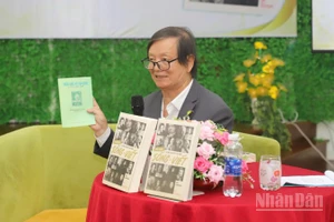 Nhà thơ-Dịch giả Bùi Xuân tại buổi giao lưu.