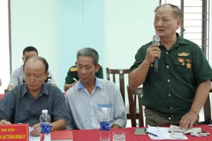 Các đại biểu thông tin về hang Đá Sập tại hội thảo.