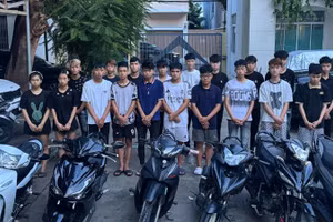 Nhóm đối tượng tại cơ quan công an. (Ảnh: Công an cung cấp)