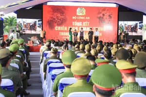 Quang cảnh chương trình chiều 9/1. (Ảnh: ANH ĐÀO)