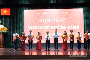 Ban Thường vụ Thành ủy Đà Nẵng công bố các quyết định điều động, bổ nhiệm cán bộ. (Ảnh: ANH ĐÀO)