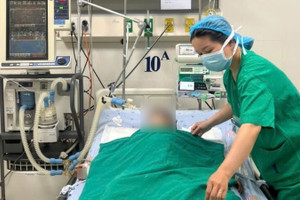 Bệnh viện Phụ sản-Nhi Đà Nẵng đang tích cực điều trị cho các bệnh nhi.