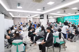 Ngày hội hiến máu tình nguyện thêm ý nghĩa khi được tổ chức đúng dịp kỷ niệm 95 năm Ngày thành lập Đoàn Thanh niên Cộng sản Hồ Chí Minh. 