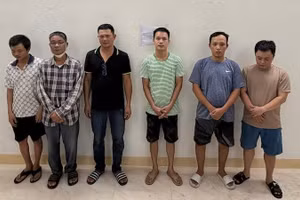 Các đối tượng tại cơ quan điều tra. (Ảnh: Công an cung cấp)