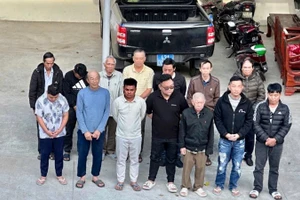 Các đối tượng liên quan đường dây cá độ bóng đá qua mạng. (Ảnh: Công an cung cấp)